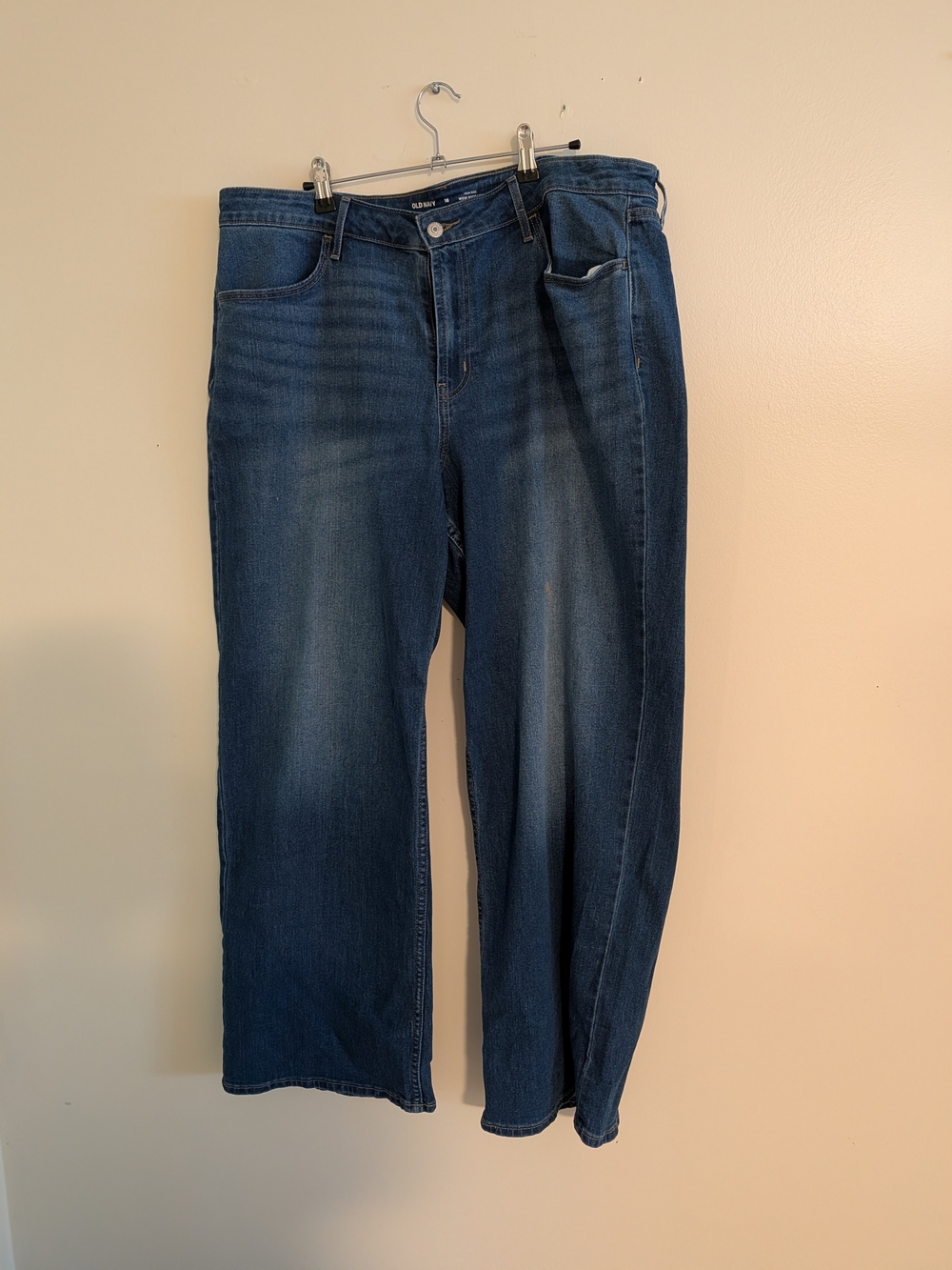Old Navy Straight Leg Jeans in Dark Blue Wash